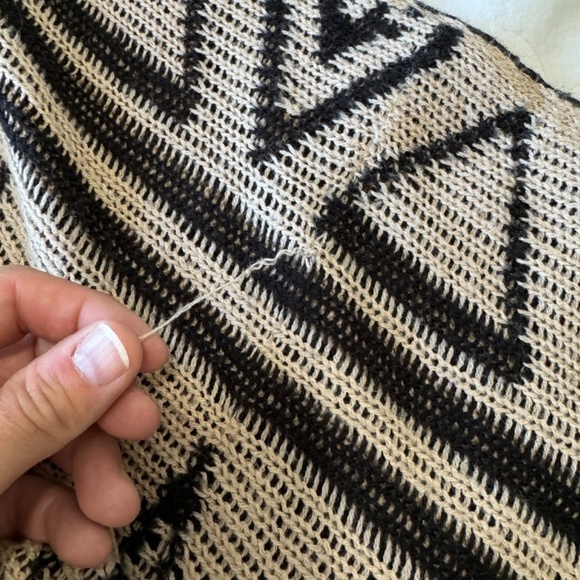 Questions by Say What Sleeveless‎ Tribal Lightweight Asymmetrical Cardigan Large - Picture 10 of 11